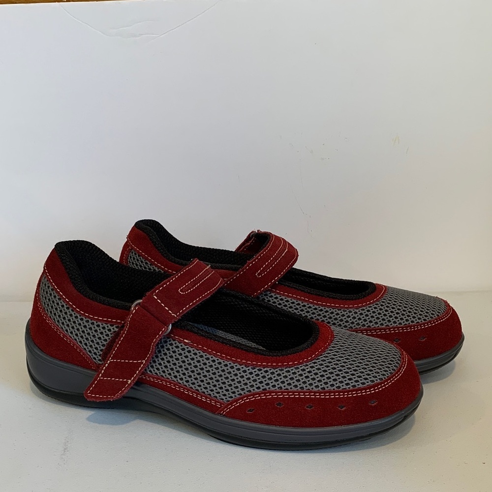 NEW Orthofeet Women’s 9.5 Red Suede Gray Mesh with Velcro Strap Mary Jane Shoes
